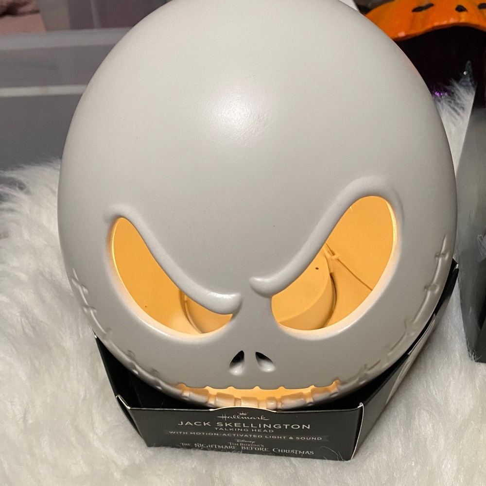 Hallmark Jack Skellington Motion-Activated Decor, Jack & Zero mood lights - Picture 2 of 9
